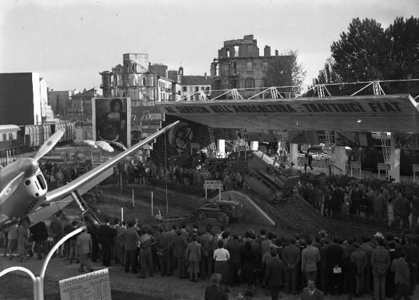 Fiera di Milano - Campionaria 1949 - Area espositiva Fiat - Trattrici agricole