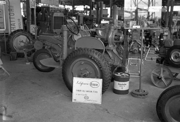 Fiera di Milano - Campionaria 1949 - Tettoia Macchine Agricole - Trattore Same