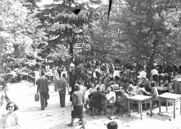 Fiera di Milano - Campionaria 1949 - Area ristoro - Visitatori