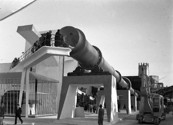 Fiera di Milano - Campionaria 1951 - Area espositiva Breda - Forno - Visitatori