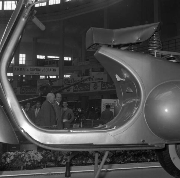 Fiera di Milano - Campionaria 1951 - Padiglione 31 - Stand Piaggio - Vespa 125