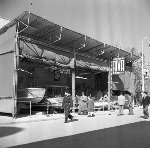 Fiera di Milano - Campionaria 1951 - Viale del turismo - Stand Cantieri Riva