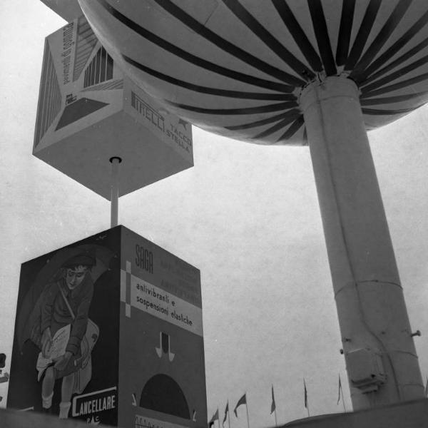 Fiera di Milano - Campionaria 1951 - Installazione pubblicitaria Pirelli