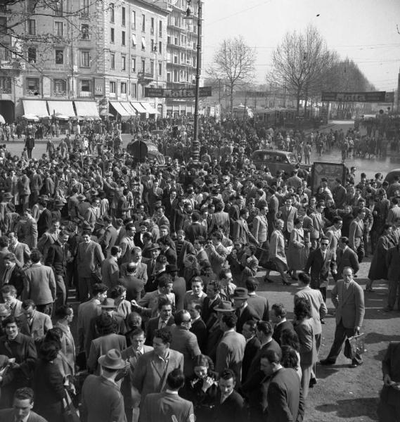 Fiera di Milano - Campionaria 1951 - Visitatori - Pubblicità Motta