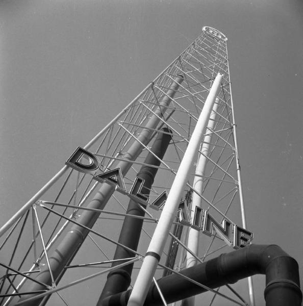 Fiera di Milano - Campionaria 1951 - Area espositiva Dalmine - Torre metallica - Tubi in acciaio