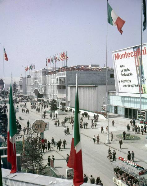 Fiera di Milano - Campionaria 1952 - Viale dell'industria