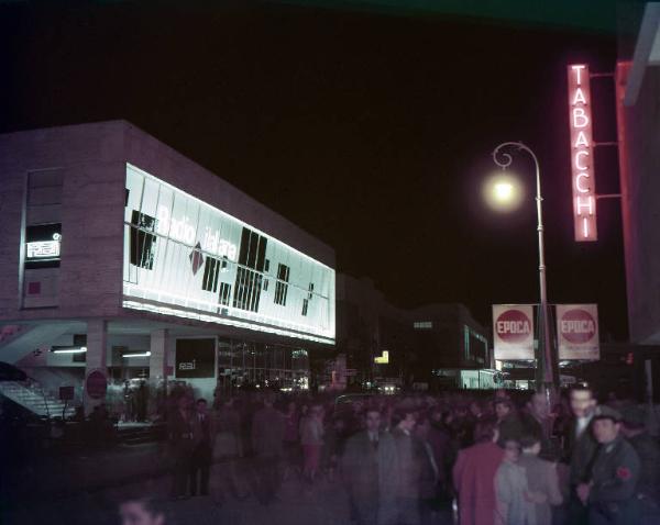 Fiera di Milano - Campionaria 1952 - Viale del commercio - Auditorium Rai - Visitatori