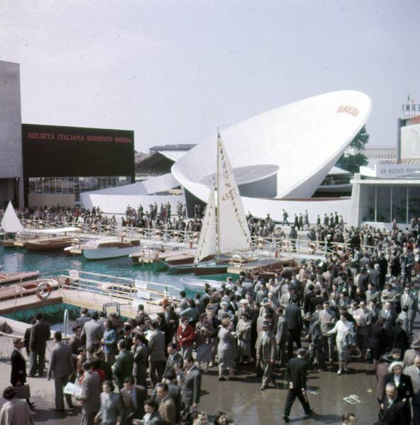 Fiera di Milano - Campionaria 1952 - Salone della nautica - Visitatori