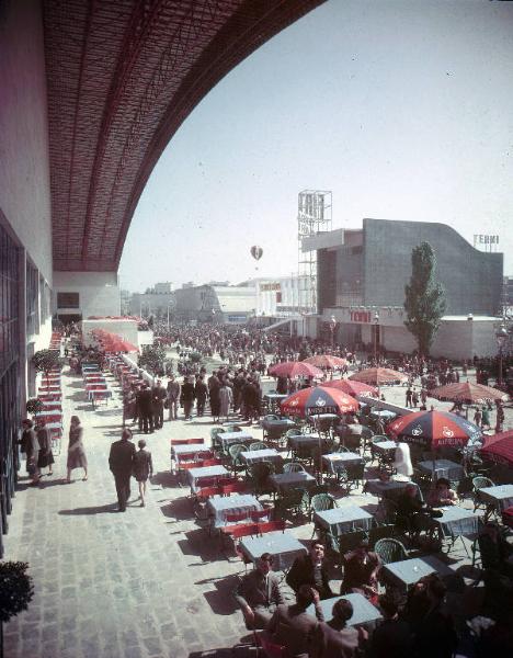 Fiera di Milano - Campionaria 1952 - Viale dell'industria - Padiglione Terni - Bar