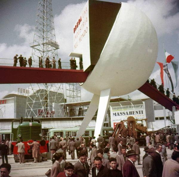 Fiera di Milano - Campionaria 1953 - Area espositiva Breda - Visitatori