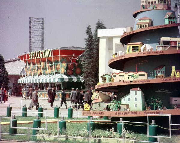 Fiera di Milano - Campionaria 1953 - Mostra-vendita San Pellegrino - Installazione pubblicitaria Pibigas