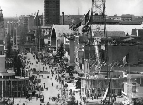 Fiera di Milano - Campionaria 1955 - Viale dell'industria