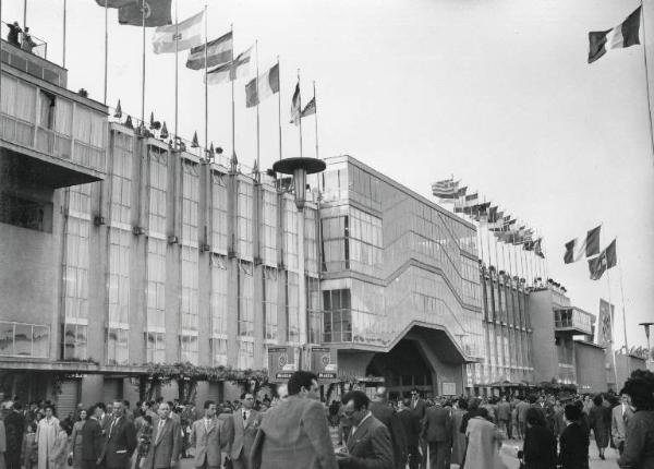 Fiera di Milano - Campionaria 1955 - Palazzo delle nazioni - Veduta esterna