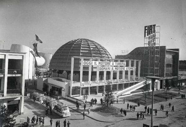 Fiera di Milano - Campionaria 1955 - Padiglione della Fiat - Veduta esterna