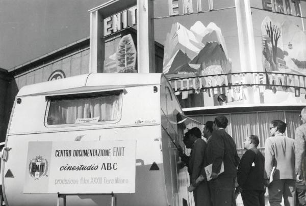 Fiera di Milano - Campionaria 1955 - Padiglione dell'ENIT (Ente nazionale industrie turistiche) - Roulotte del centro documentazione ENIT