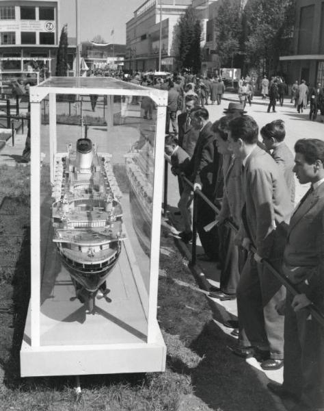 Fiera di Milano - Campionaria 1955 - Padiglione del Gruppo Finmare - Modello di nave