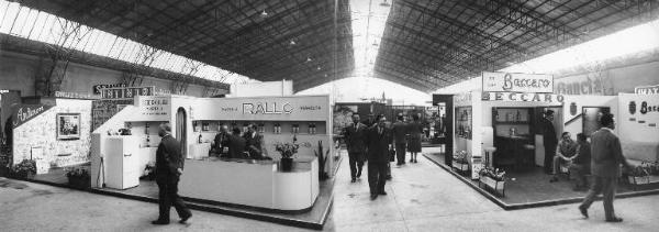 Fiera di Milano - Campionaria 1955 - Padiglione vini e liquori - Interno - Veduta panoramica