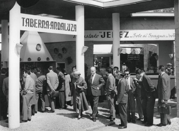 Fiera di Milano - Campionaria 1955 - Corte dei vini