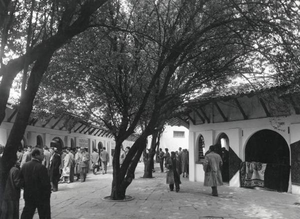 Fiera di Milano - Campionaria 1955 - Mostra artigianato orientale - Esterno