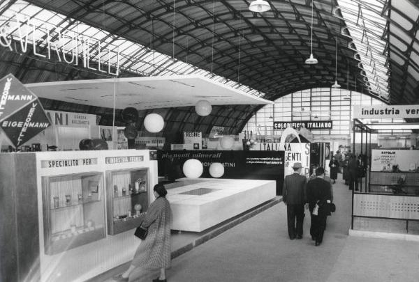 Fiera di Milano - Campionaria 1955 - Padiglione dei colori e vernici - Interno