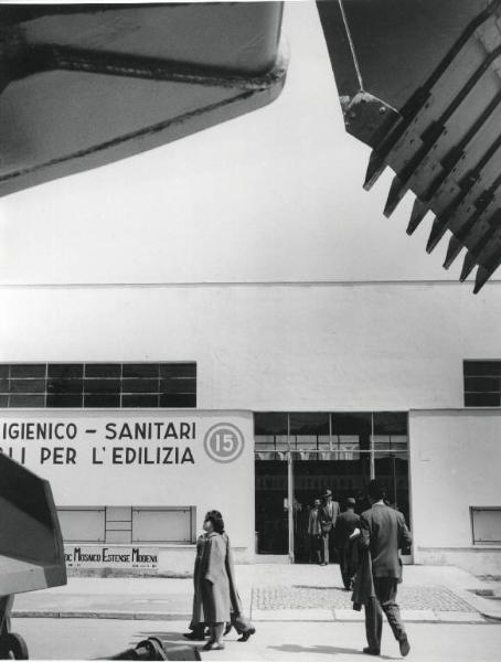 Fiera di Milano - Campionaria 1955 - Padiglione materiali per l'edilizia, impianti e apparecchi igienicosanitari - Veduta esterna