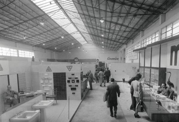 Fiera di Milano - Campionaria 1955 - Padiglione materiali per l'edilizia, impianti e apparecchi igienicosanitari - Interno