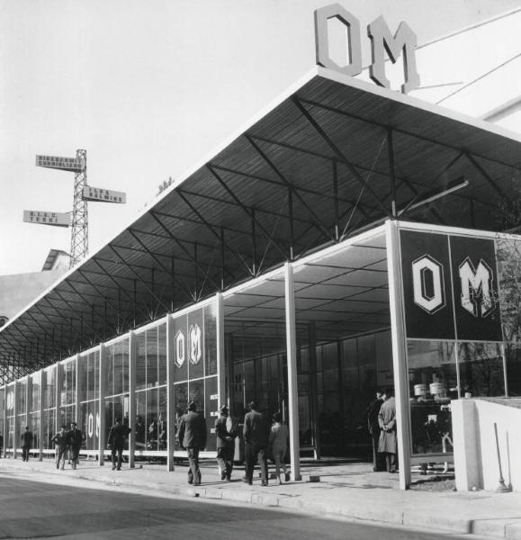 Fiera di Milano - Campionaria 1955 - Tettoia espositiva della Officine Meccaniche OM