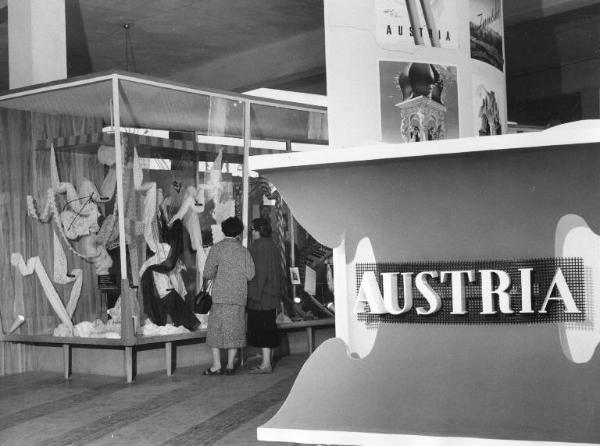 Fiera di Milano - Campionaria 1955 - Palazzo delle nazioni - Mostra ufficiale dell'Austria