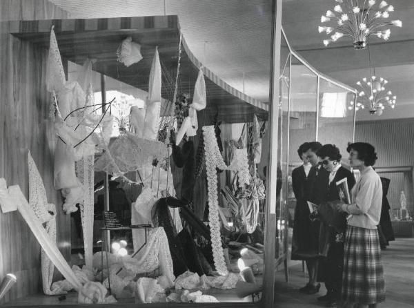 Fiera di Milano - Campionaria 1955 - Palazzo delle nazioni - Mostra ufficiale dell'Austria