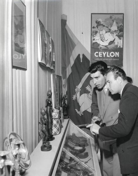 Fiera di Milano - Campionaria 1955 - Palazzo delle nazioni - Mostra ufficiale del Ceylon (poi Repubblica Democratica Socialista dello Sri Lanka)