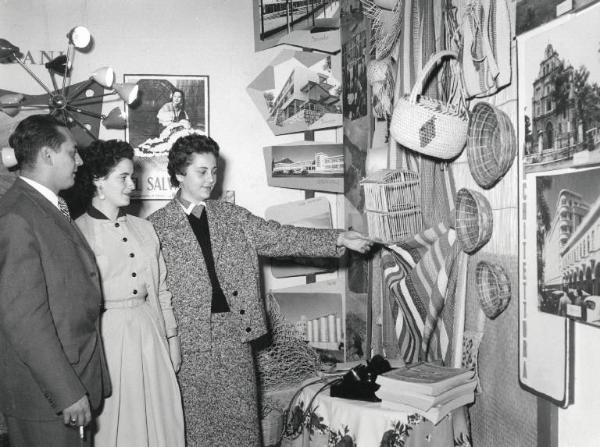 Fiera di Milano - Campionaria 1955 - Palazzo delle nazioni - Mostra ufficiale di El Salvador