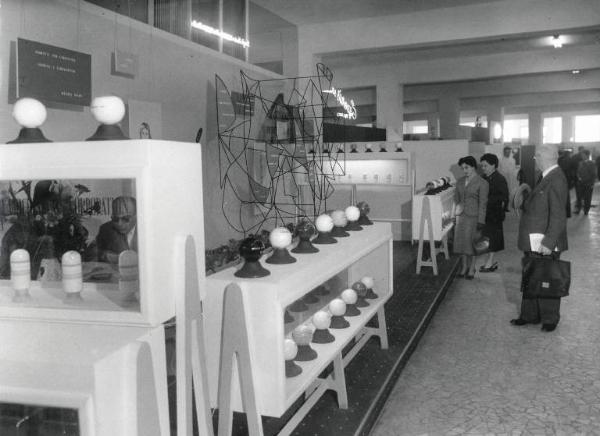 Fiera di Milano - Campionaria 1955 - Padiglione delle materie plastiche - Stand della del Gruppo Montecatini