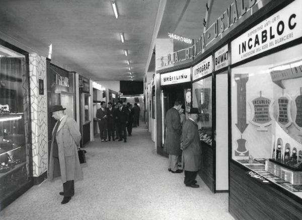 Fiera di Milano - Campionaria 1955 - Padiglione dell'orologeria - Interno