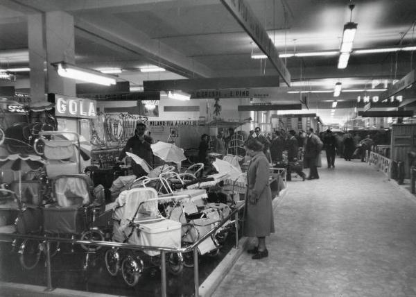 Fiera di Milano - Campionaria 1955 - Padiglione del mobilio e dell'arredamento - Interno