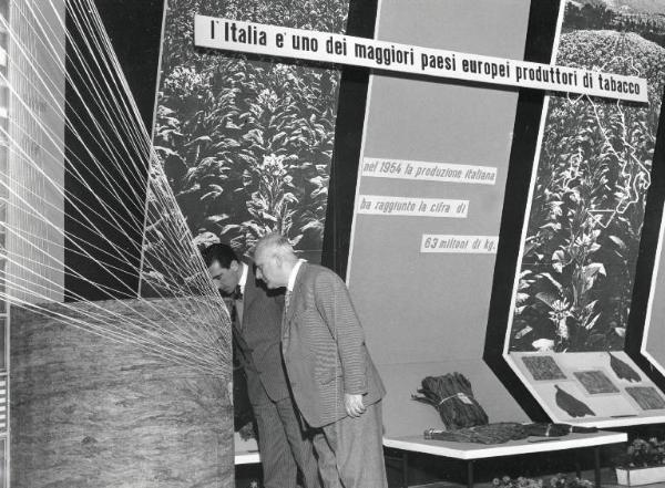 Fiera di Milano - Campionaria 1955 - Padiglione dei tabacchi - Sala interna