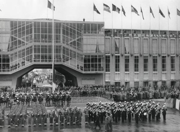 Fiera di Milano - Campionaria 1956 - Visita del presidente della Repubblica Giovanni Gronchi in occasione della inaugurazione