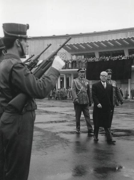 Fiera di Milano - Campionaria 1956 - Visita del presidente della Repubblica Giovanni Gronchi in occasione della inaugurazione