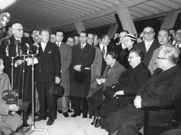 Fiera di Milano - Campionaria 1956 - Visita del presidente della Repubblica Giovanni Gronchi in occasione della inaugurazione