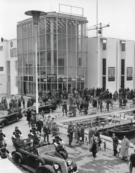 Fiera di Milano - Campionaria 1956 - Visita del presidente della Repubblica Giovanni Gronchi in occasione della inaugurazione