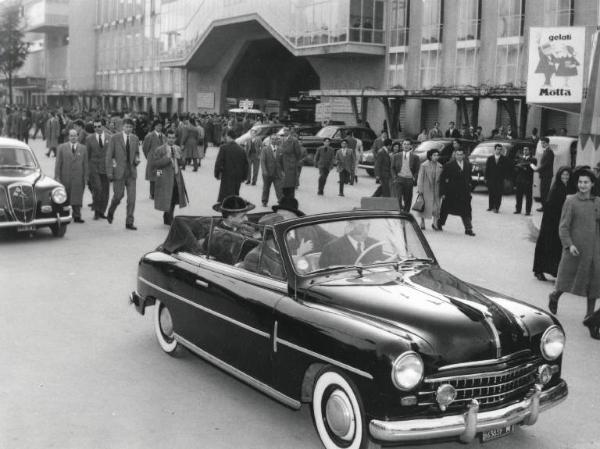 Fiera di Milano - Campionaria 1956 - Visita dell'arcivescovo di Milano Giovanni Battista Montini (poi, Papa Paolo VI)