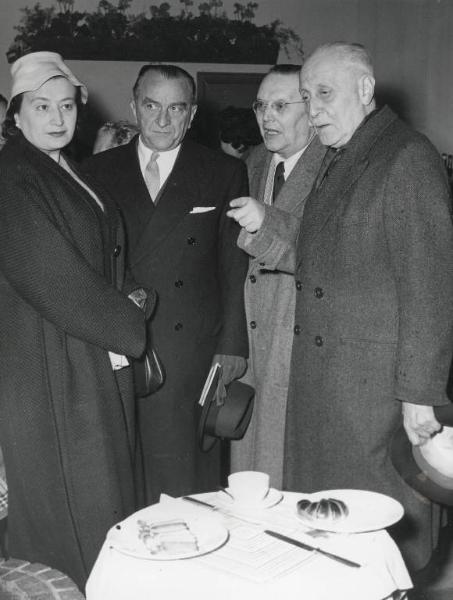 Fiera di Milano - Campionaria 1956 - Visita del senatore Cesare Merzagora e dell'onorevole Cino Macrelli