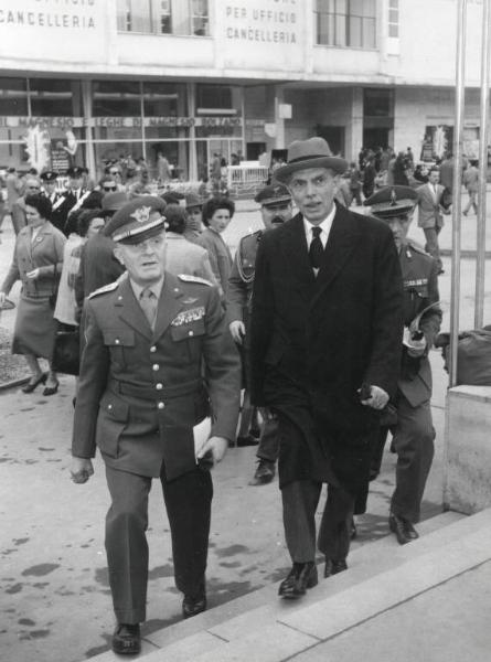 Fiera di Milano - Campionaria 1956 - Visita del Capo di Stato Maggiore dell'Esercito Generale Giorgio Liuzzi