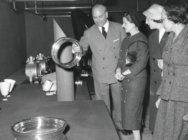 Fiera di Milano - Campionaria 1956 - Visita della signora Carla Gronchi, moglie del presidente della Repubblica