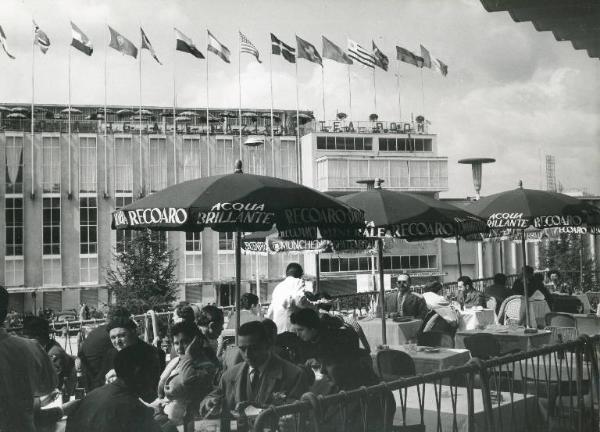 Fiera di Milano - Campionaria 1956 - Piazza Italia - Palazzo emiciclo - Ristorante