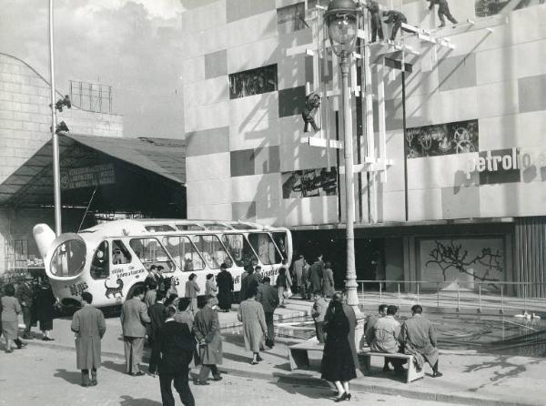 Fiera di Milano - Campionaria 1956 - Padiglione dell'ENI (Ente Nazionale Idrocarburi) - Veduta esterna