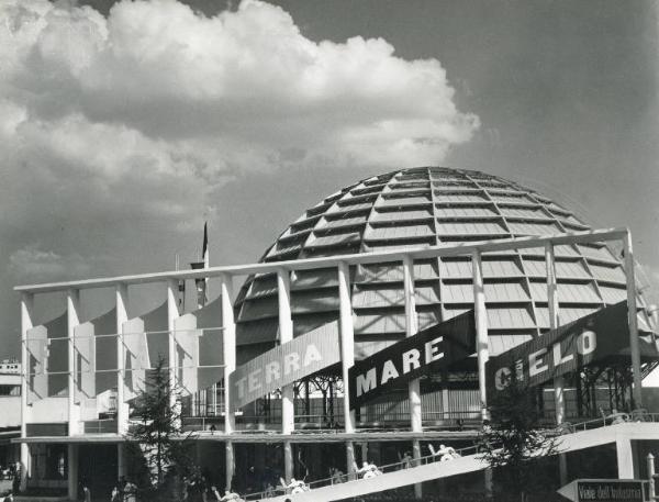 Fiera di Milano - Campionaria 1956 - Padiglione della Fiat - Veduta esterna