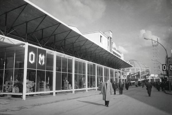 Fiera di Milano - Campionaria 1956 - Tettoia espositiva della Officine Meccaniche OM