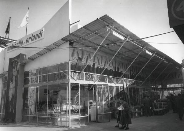 Fiera di Milano - Campionaria 1956 - Centrale del pane - Mostra degli impianti della ditta Antonello e Orlandi - Veduta esterna