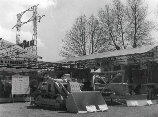 Fiera di Milano - Campionaria 1956 - Settore della meccanizzazione agricola Fiat e OM