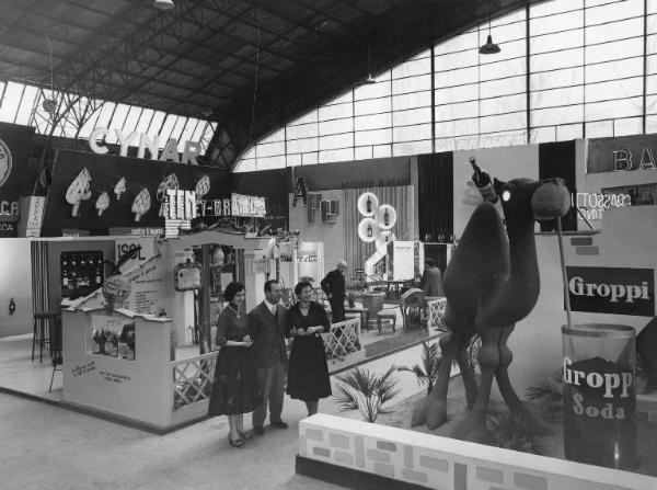 Fiera di Milano - Campionaria 1956 - Padiglione dei vini e liquori - Sala interna